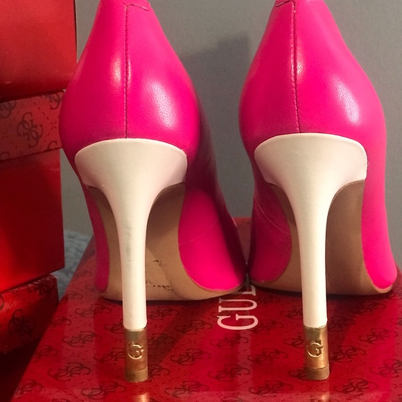 GUESS babbitta pointed toe pumps. - Picture 5 of 6
